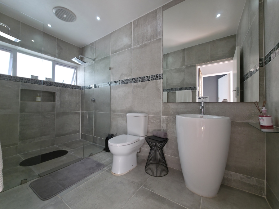 5 Bedroom Property for Sale in Jeffreys Bay Central Eastern Cape